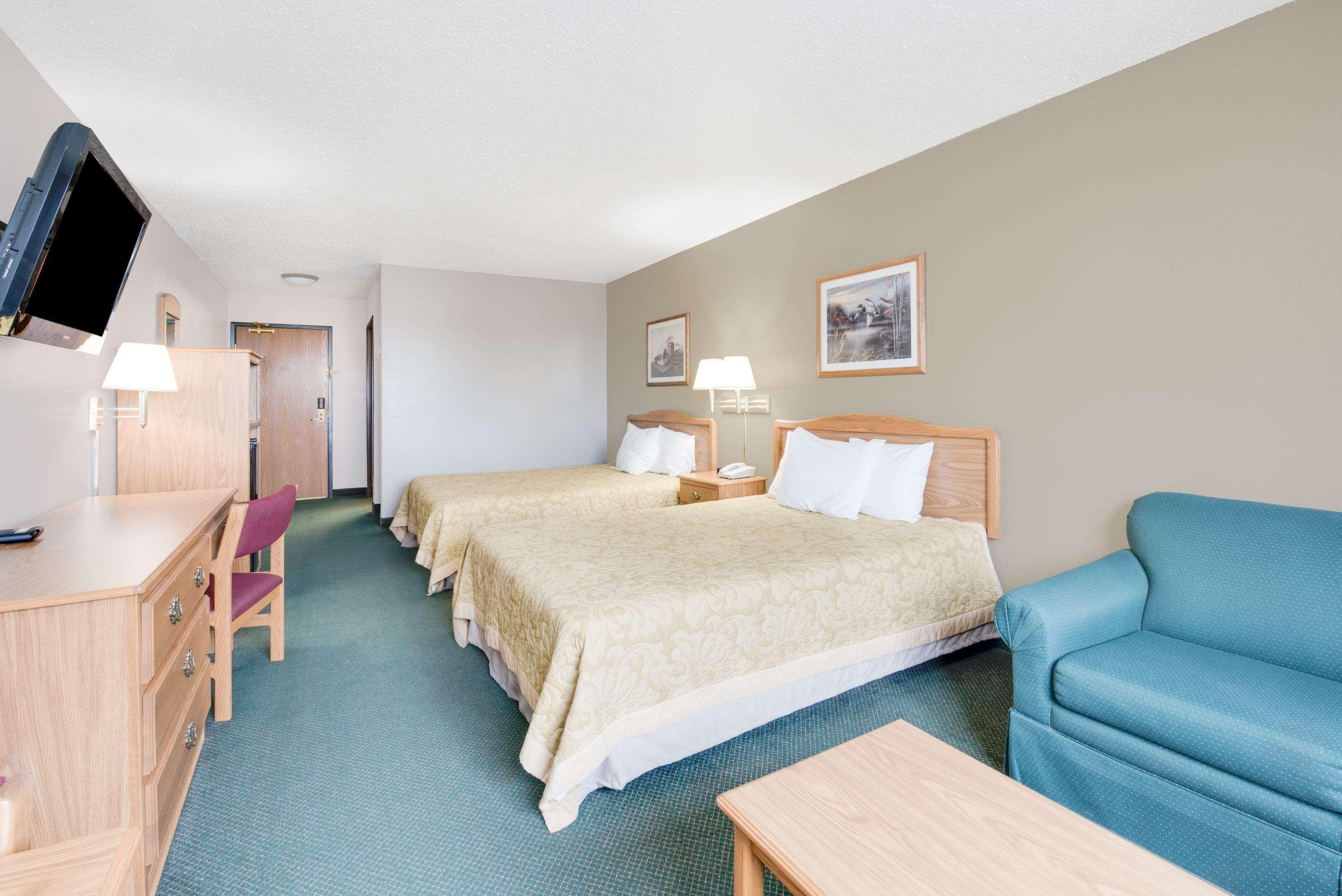 Super 8 By Wyndham Sisseton Motel Exterior photo