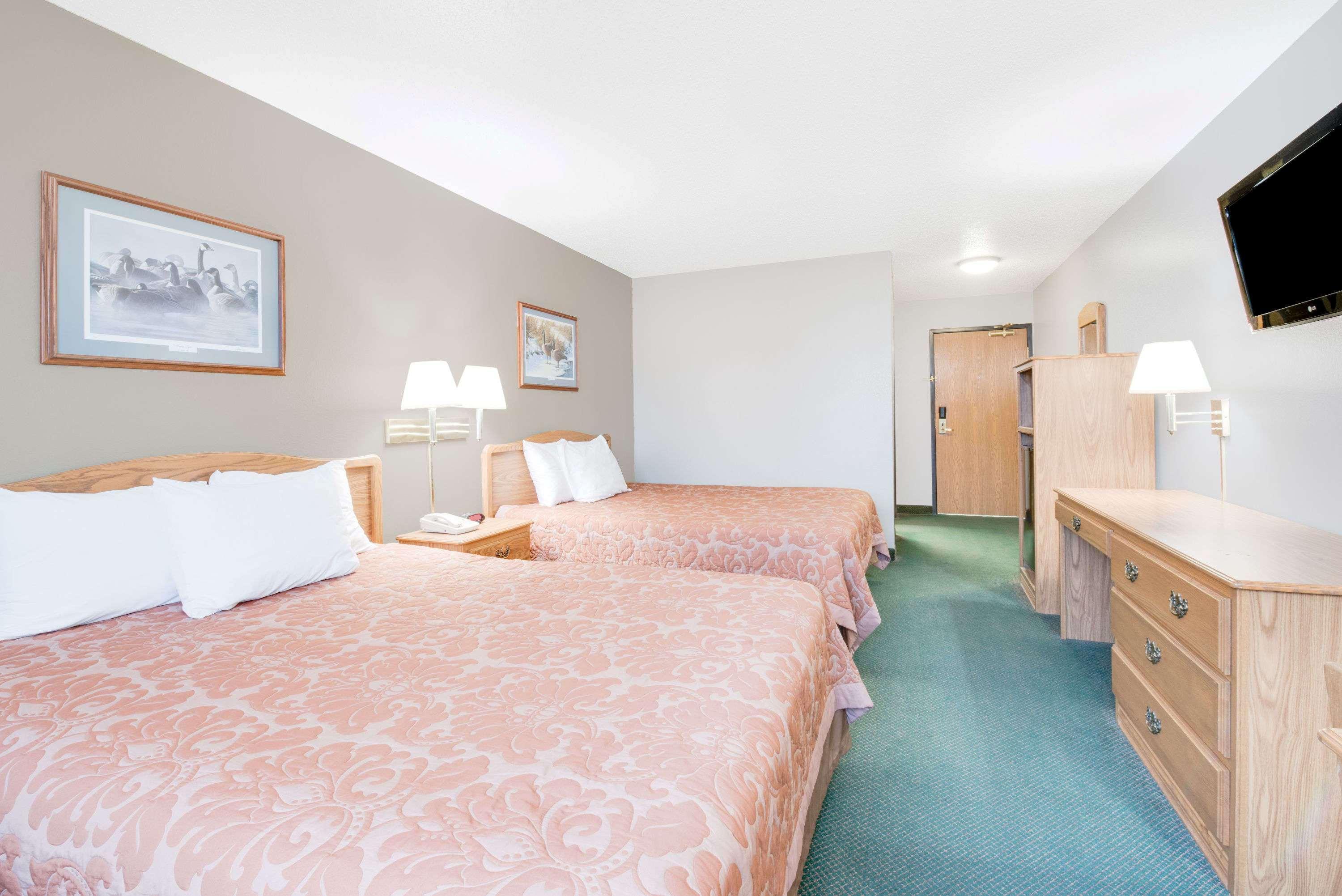 Super 8 By Wyndham Sisseton Motel Exterior photo